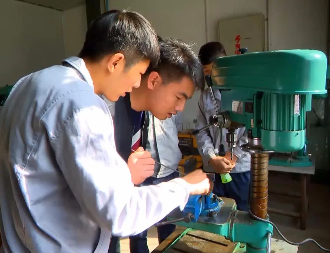 平羅縣職業(yè)教育中心2021年招生簡(jiǎn)章 機(jī)械電氣設(shè)備銷售專業(yè)